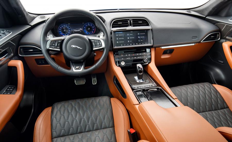 Торпедо Jaguar F-Pace SVR 2018 года  (WW) (фото 40 из 115)